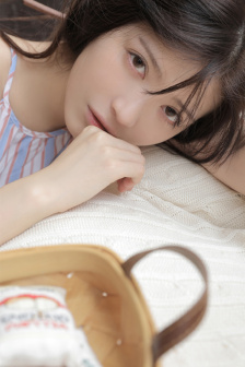 女生下面流出白色粘稠物是因为什么